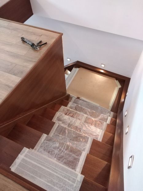  - 2021 Scari Interioare