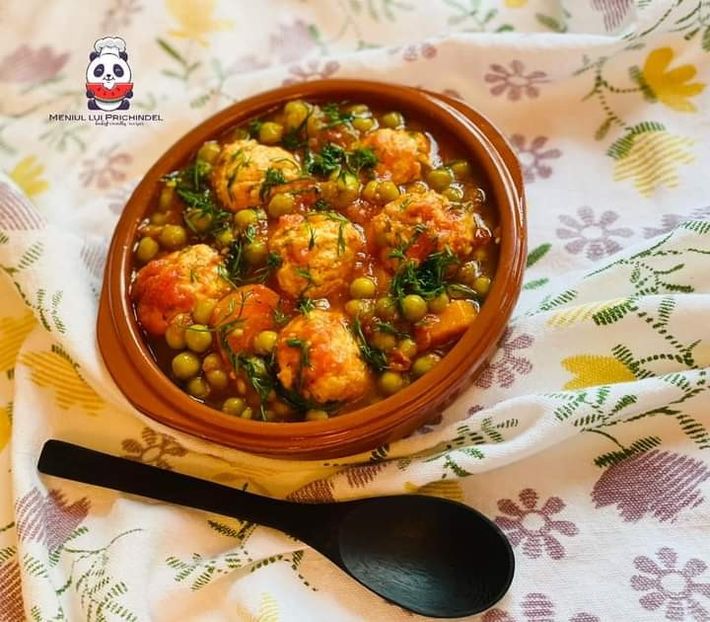  - Mancare de mazare cu chiftelute din carne de curcan