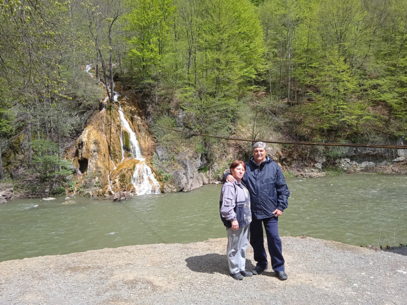  - Excursie la cascade
