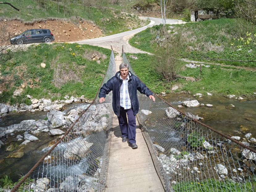  - Excursie la cascade