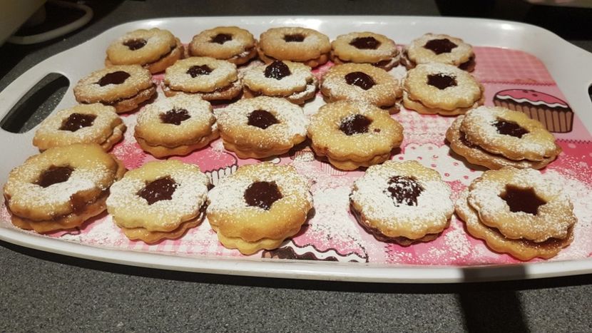 Fursecuri cu ciocolata si gem  de fructe - Culinare