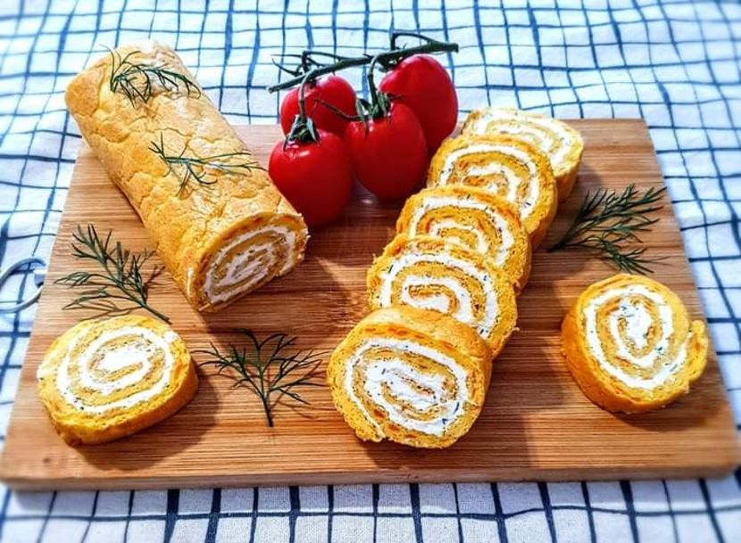  - Rulada de morcovi umpluta cu crema de branzica si marar