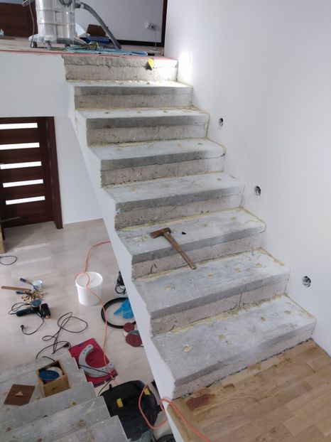  - 2021 Scari Interioare