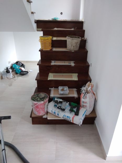  - 2021 Scari Interioare