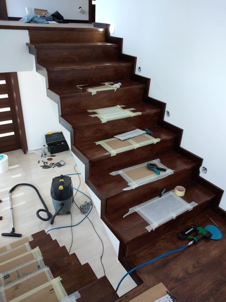  - 2021 Scari Interioare