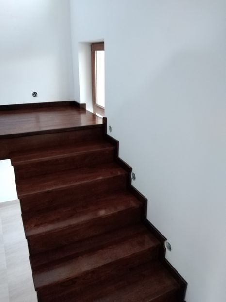  - 2021 Scari Interioare