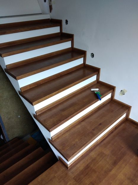  - 2021 Scari Interioare