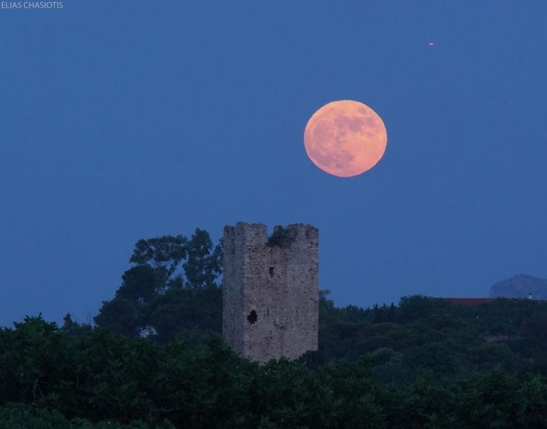 Strawberry moon - Luna plina in Capricorn - Atena - Luna - Soarele si norii - 2