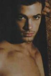 ANBTCJIKMKNJJPQKCQX - William Levy