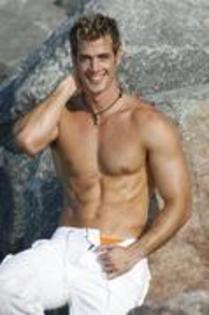 DHOFRBMXSURFHYBAQLW - William Levy