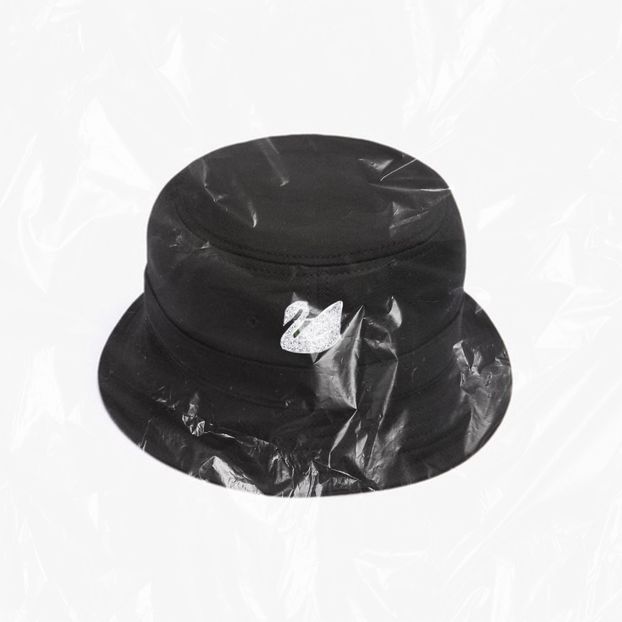 Aron received from Candy a bucket hat with a special motif. (っ◕‿◕)っ - Secret Santa is coming to town