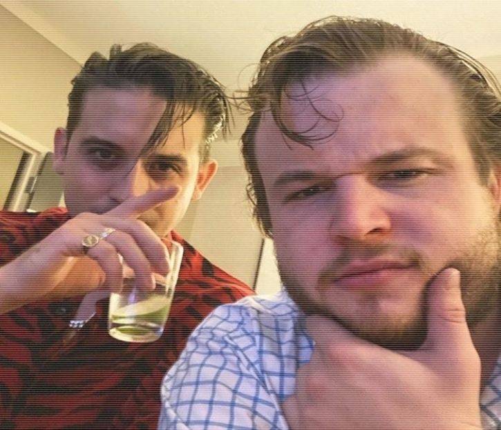 ̷͡︽.　· vreun alt mort de care să ne ocupăm.”, mâna-i încă era pe gâtul lui Hero, iar cu ajutorul - Tokyo the 9th place to disembark