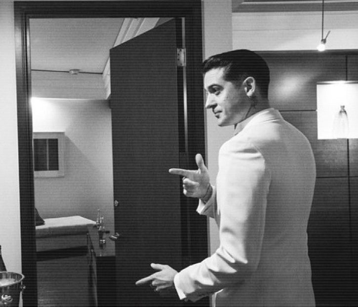 ̷͡︽.　· acum desprinse una de cealaltă, formau un foarte vag O, iar sprâncenele erau - Tokyo the 9th place to disembark