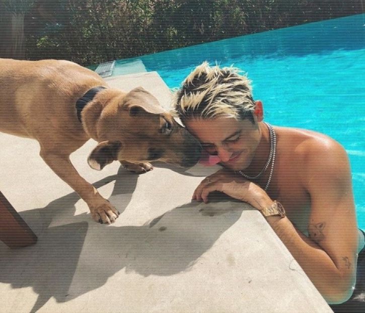 ̷͡︽.　· mult în aliajul vizual căci altfel ar fi izbucnit în râs. Succesiunea gesturilor e rapidă, - Tokyo the 9th place to disembark