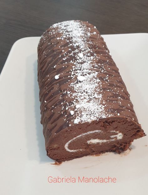  - Rulada de biscuit cu crema de cocos