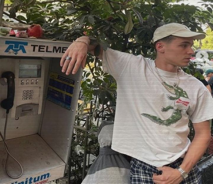 ☼.:｡☽; roșu, iar mișcările lente, cufundate cu totul în acea visare. Când se aplecă, - Tokyo the 9th place to disembark