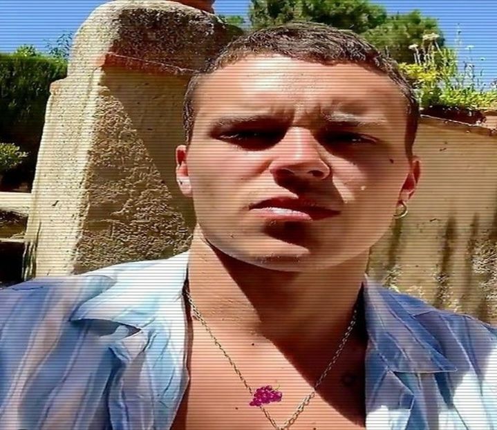 ☼.:｡☽; fermă nu îi gâdilă starea; se gândea la altceva. Și sub chipul aprins parcă - Tokyo the 9th place to disembark