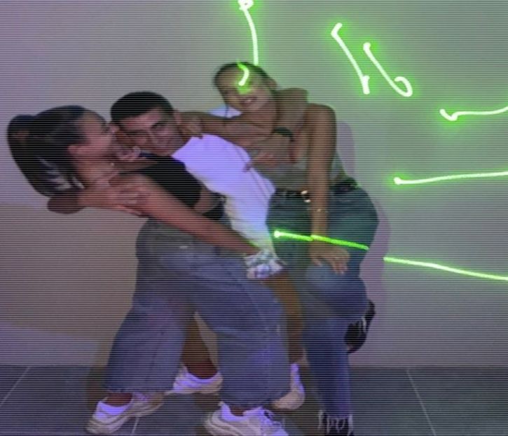 ╰　·• mai atent: ochii-i gravitează natural înspre creț, care-și încălzea acum mușchii bustului, - Tokyo the 9th place to disembark