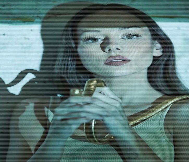 ╰　·• Își flutură mâna energic, cât să atragă atenția lui Harold; privirea-i fu întâlnită cu un - Tokyo the 9th place to disembark