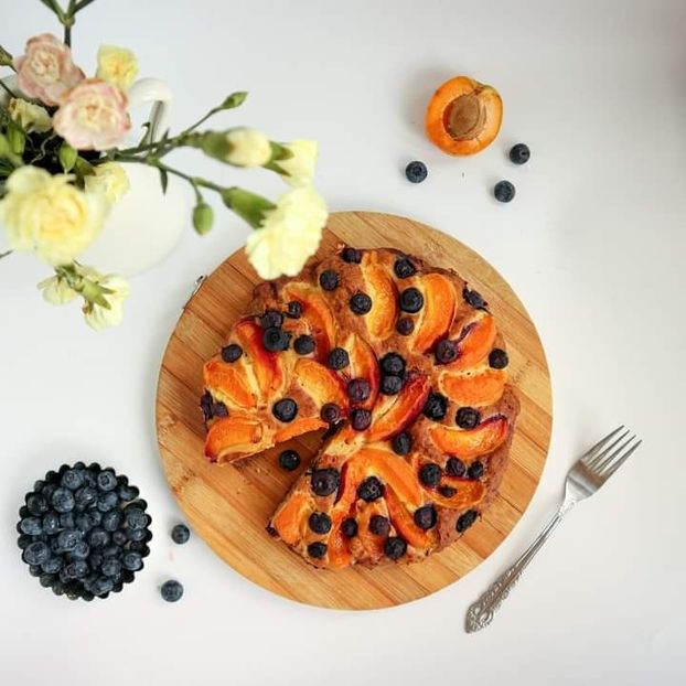  - Prajitura cu iaurt grecesc si fructe