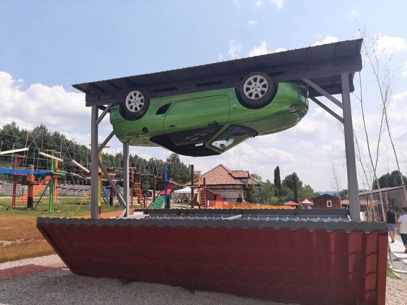  - Căsuța răsturnată