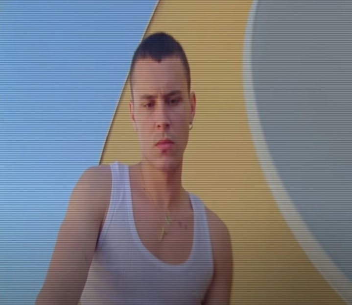 ☼.:｡☽; se stinse sub atingerea sa. Simțea nevoia să fumeze; și-și aprinse o țigară. - Tokyo the 9th place to disembark