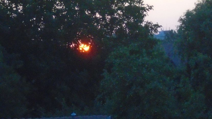 In acelasi timp pe cer: Soarele rasare si.... - Luna - Soarele si norii - 2