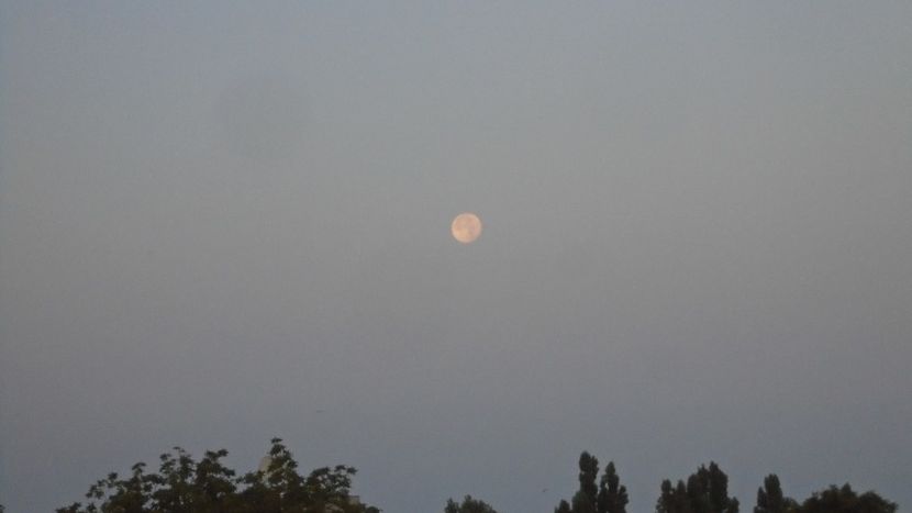 ... luna plina in Varsator apune - Luna - Soarele si norii - 2
