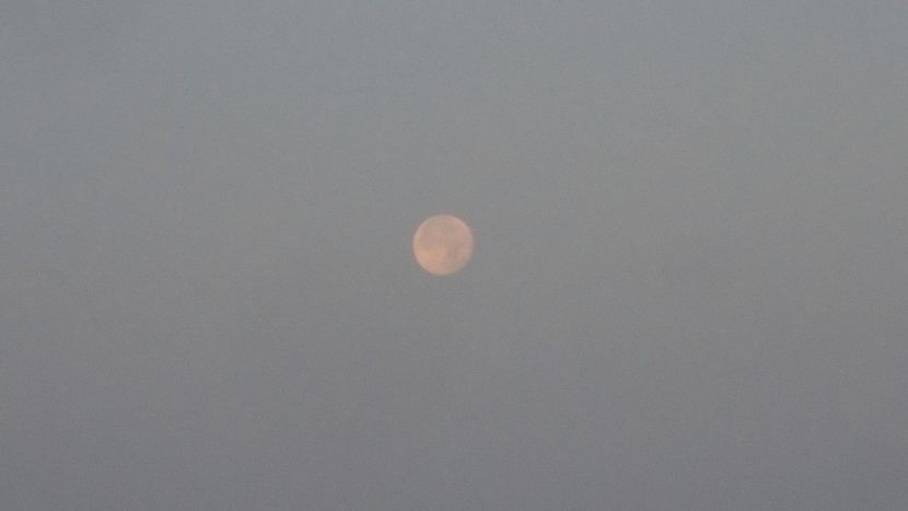 ... luna plina in Varsator apune - Luna - Soarele si norii - 2
