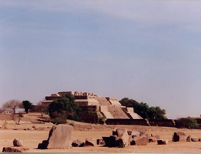 Monte Alban. Piramida - Mexic