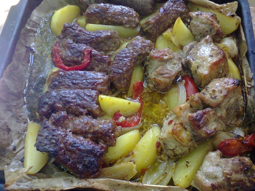 Fotografie6186 - 2021Un prânz obișnuit la gadină 8 aug