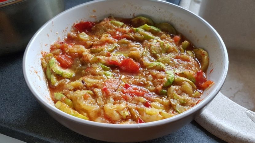 Dovlecei + rosii coapte +usturoi - Culinare