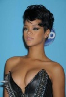 rihanna cantereata grozava (59) - rihanna