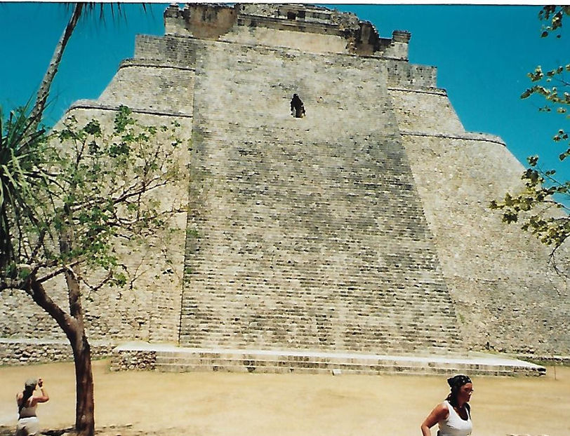 Uxmal. Piramida magicianului - Mexic