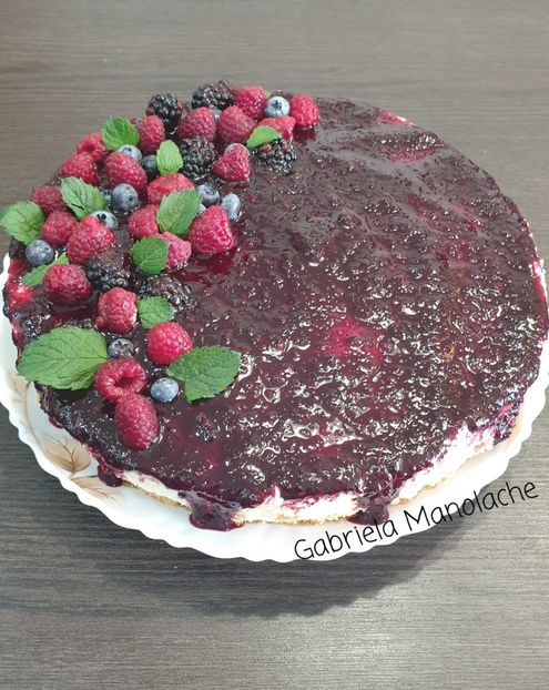  - Cheesecake cu crema de iaurt si zmeura sau afine