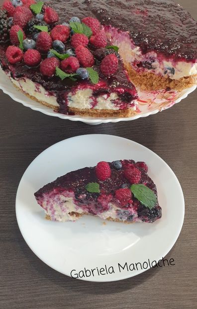  - Cheesecake cu crema de iaurt si zmeura sau afine