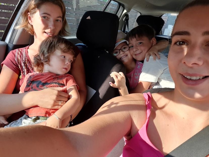 EFA5A189-5B5C-4C87-8F33-CED6E80B1298 - Familia
