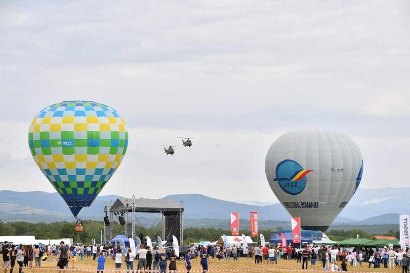  - Spectacol aviatic la Stănești