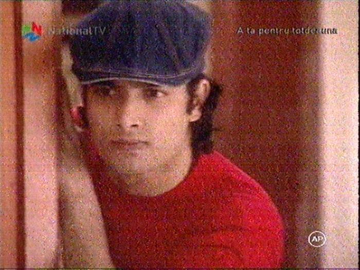 sagar o spioneaza pe sindura - Sharad Malhotra