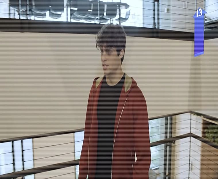 — în timp ce se ridică, punând apoi mâna unde se lovise pentru a descoperi apoi că îi - 01 make my plans with u my love