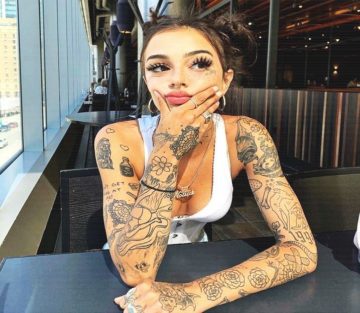 ━ În timp ce se prefăceau acolo inocente, făcând ochii mari de cățeluș la Tara, izbucnește - 01 make my plans with u my love