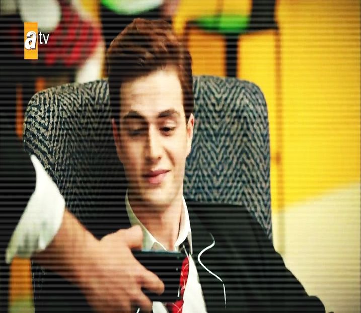 ━ Stătea sprijinit și rânjea, fiind mândru de ideea Maleshei. ❞Mă bag.❞ - 01 make my plans with u my love