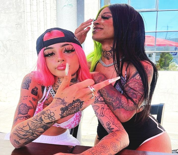 ━ Dă să râjească când îi simte mâna pe f und, dar se încruntă la Mal când o împinge din - 01 make my plans with u my love