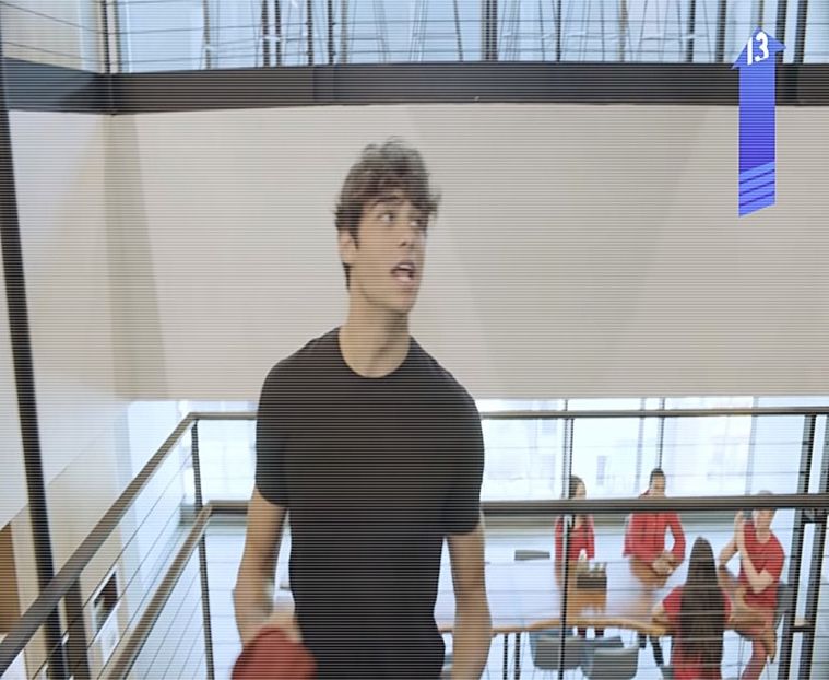 — anunță prietenii, luând-o apoi spre cabana cu numărul 7 pentru a își lăsa bagajele, dându-și - 01 make my plans with u my love