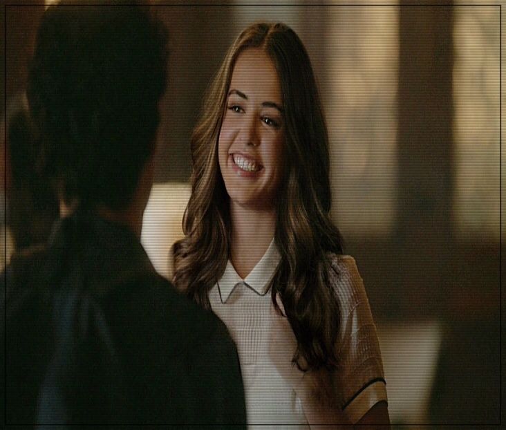 ◊ Iese din cabana ei, în timp ce-și aprinde o țigară. Când ajunge în dreptul - 01 make my plans with u my love