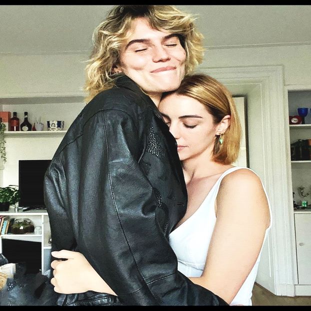 ━ concluzia că stă sigur cu Kai și Vera. Rânjetul i se formează pe buze când o aude pe - 01 make my plans with u my love