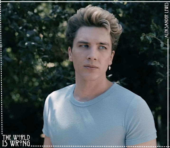 ✧ ❛ Paracetamolul, mai ceva decât Iisus. ❜  țuguie scurt buzele întrebându-se dacă să li - 01 make my plans with u my love