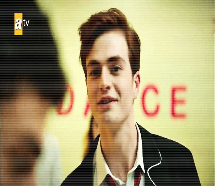 ━ Se duce și el să își după bagajele și să se schimbe pentru lac. - 01 make my plans with u my love