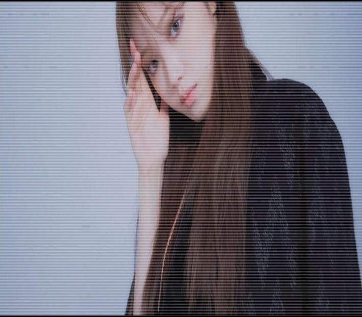 ─ Prinde pachetul și scoate o gumă din el, aruncând-o apoi în gura ei. "Eh, nu mor eu - 01 make my plans with u my love