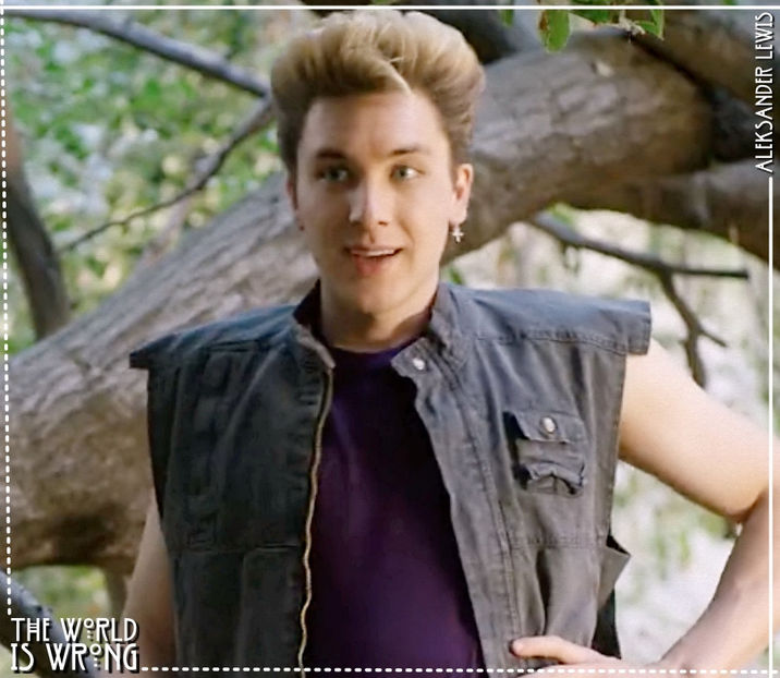 ✧ ❛ vom începe cu o petrecere, aparent. ❜ se uită spre lac ❛ poate găsim monstrul din - 01 make my plans with u my love